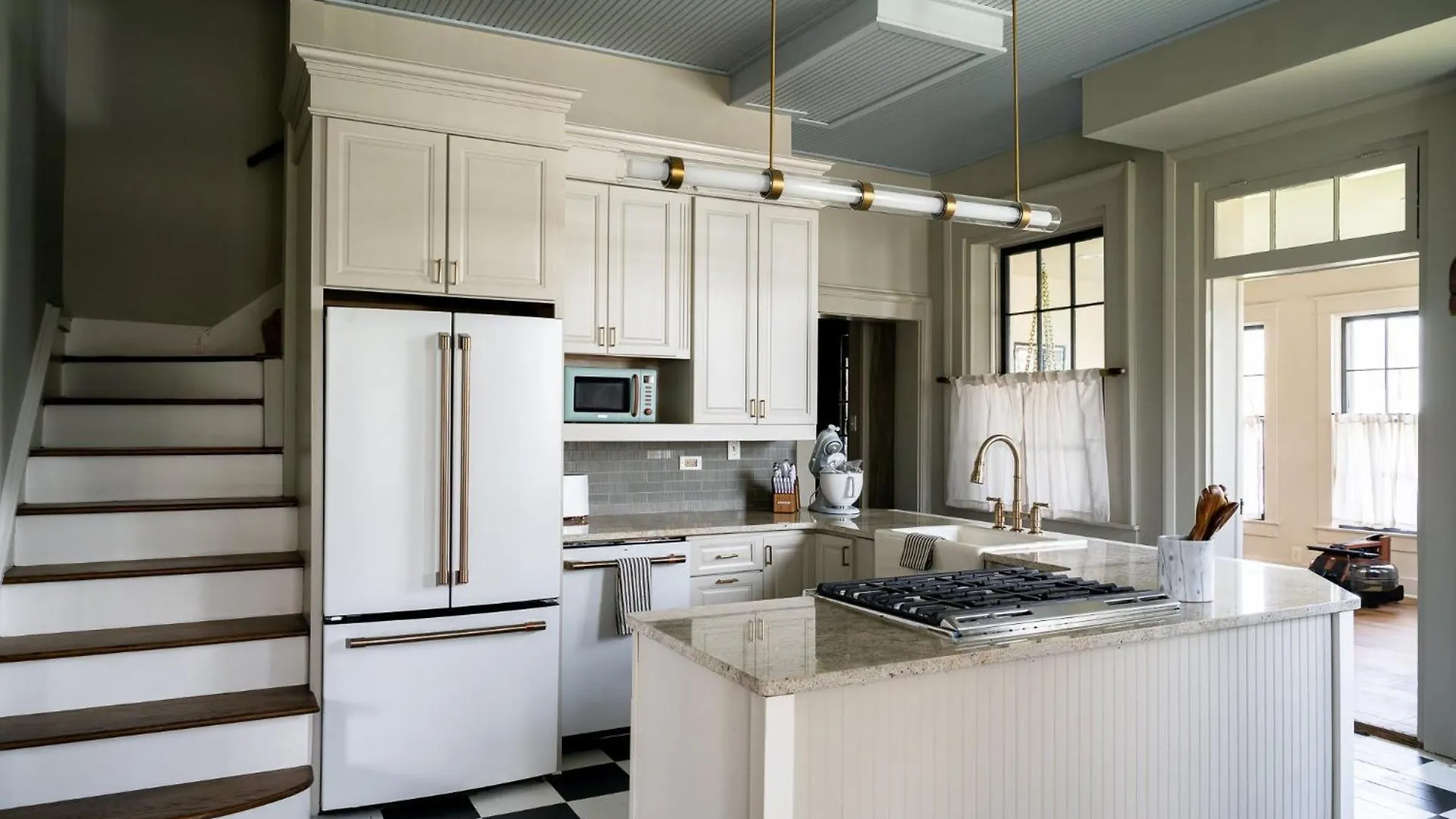 Historic Louisville Estate Luxe & Spacious Stay 0*,  United States
